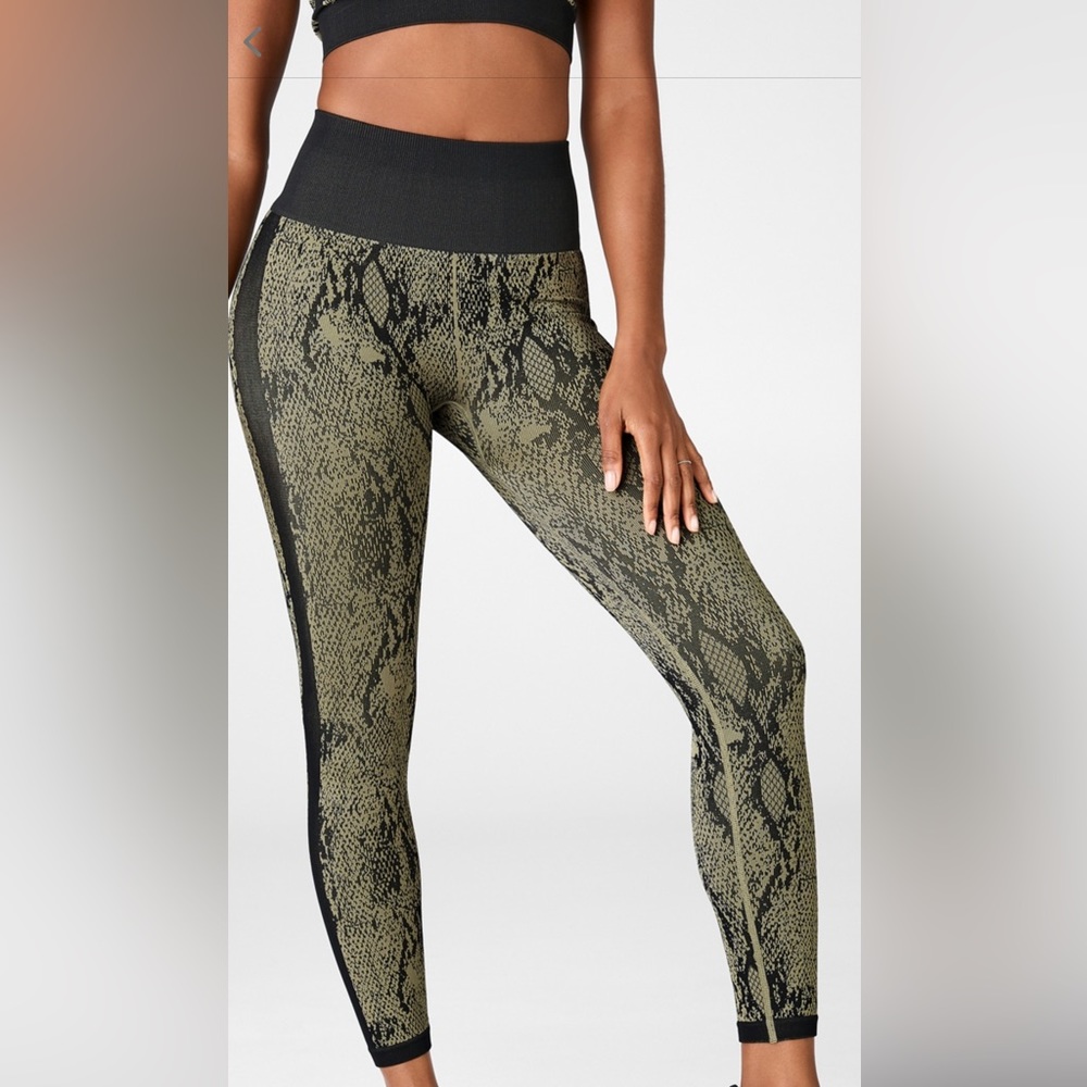 Fabletics high waisted seamless snakeskin leggings